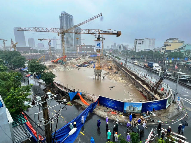 Yêu cầu dừng thi công dự án liên quan sụt lún gây 'hố tử thần'