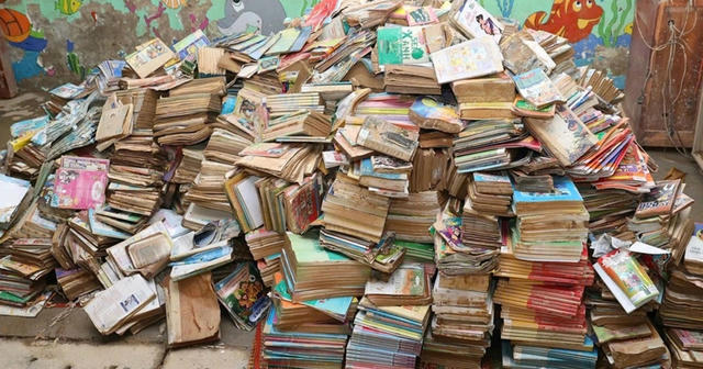 Hàng trăm ngàn sách giáo khoa đến với học sinh vùng lũ