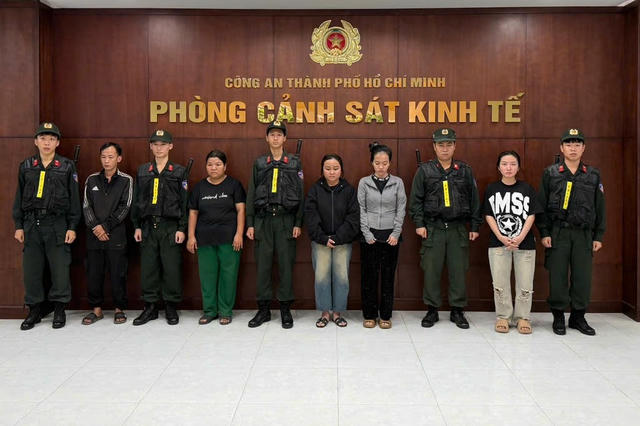 Khởi tố 5 đối tượng pha chế hoá chất thành dầu gió