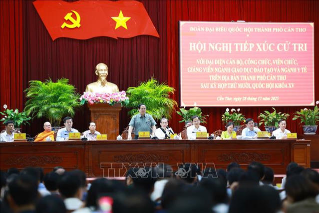 Thủ tướng Phạm Minh Chính tiếp xúc cử tri thành phố Cần Thơ