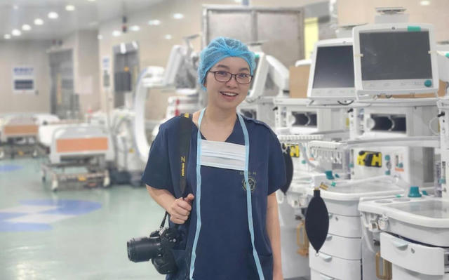 Người lưu giữ những khoảnh khắc thầm lặng của ngành Y qua ống kính nhiếp ảnh Người lưu giữ những khoảnh khắc thầm lặng của ngành Y qua ống kính nhiếp ảnh