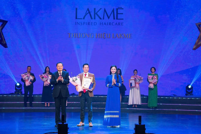 Ông Trần Hoàn Sinh - Tổng Giám đốc Công ty CP Mỹ phẩm Salonzo: ‘Chất lượng và sự chuyên nghiệp là nền tảng của mọi giá trị’ Ông Trần Hoàn Sinh - Tổng Giám đốc Công ty CP Mỹ phẩm Salonzo: ‘Chất lượng và sự chuyên nghiệp là nền tảng của mọi giá trị’