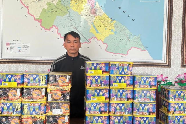Bắt giữ đối tượng tàng trữ, buôn bán gần 70kg pháo hoa nổ trái phép