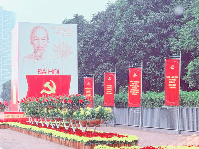 Hà Nội rực rỡ cờ hoa chào mừng Đại hội XIV của Đảng