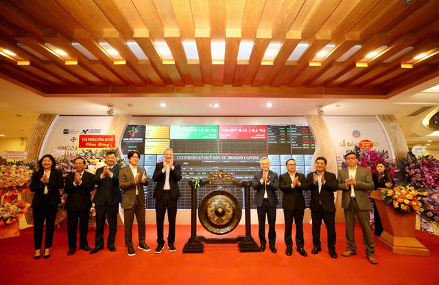Vừa chào sàn UPCoM, cổ phiếu Dragon Capital Vietnam (DCV) tăng trần lên mức 95.200 đồng/cổ phiếu