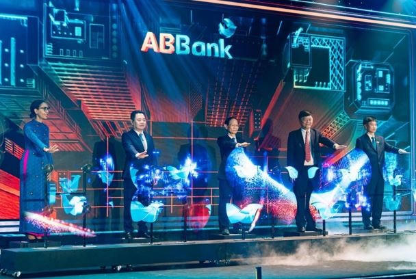 ABBank (ABB): Phát hành 52 triệu cổ phiếu ESOP giá 10.000 đồng, lợi nhuận năm 2025 gấp 4,7 lần