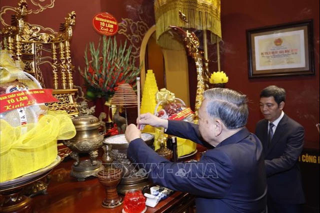 Tổng Bí thư Tô Lâm dâng hương tại Khu Di tích Hoàng thành Thăng Long và Di tích nhà 67