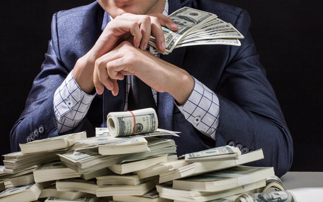 Tỷ phú tuổi Ngọ giàu nhất thế giới chỉ ra 5 bẫy chi tiêu khiến mọi người không thể giàu