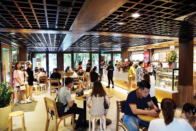 Ngành F&B Việt Nam: Cuộc thanh lọc 50.000 điểm kinh doanh và áp lực từ các quy định mới