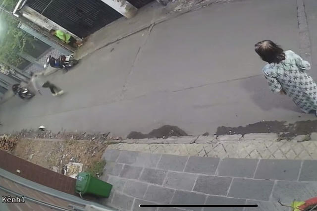 Tạm giữ đối tượng đổ xăng, dùng dao truy sát người mùng 1 Tết