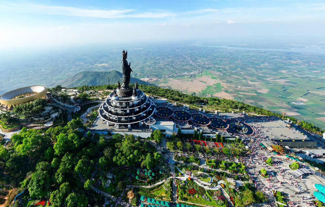 Một ngày trên đỉnh núi Bà Đen mùa lễ hội Một ngày trên đỉnh núi Bà Đen mùa lễ hội