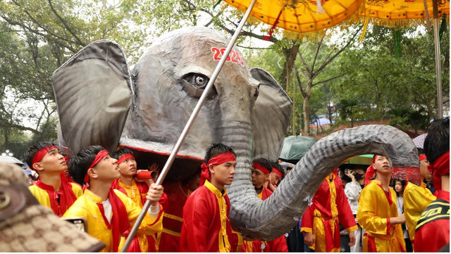 Voi không ngà – Sự thật về kiệu rước tại Lễ hội Gióng, đền Sóc