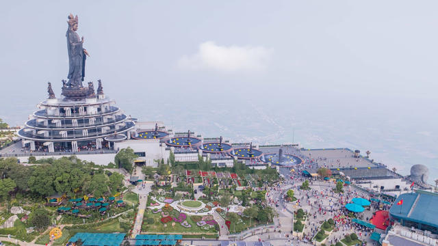 Gần 157.000 lượt khách đi cáp treo lên núi Bà Đen trong ngày Khai mạc Hội xuân