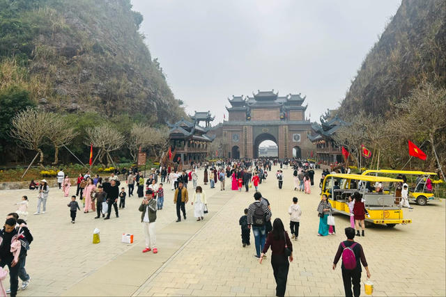 Bài 1: Du lịch Việt bứt tốc dịp Tết Nguyên đán