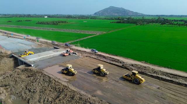 Đề xuất mở rộng cao tốc Châu Đốc - Cần Thơ - Sóc Trăng lên 6 làn xe từ năm 2027 Đề xuất mở rộng cao tốc Châu Đốc - Cần Thơ - Sóc Trăng lên 6 làn xe từ năm 2027