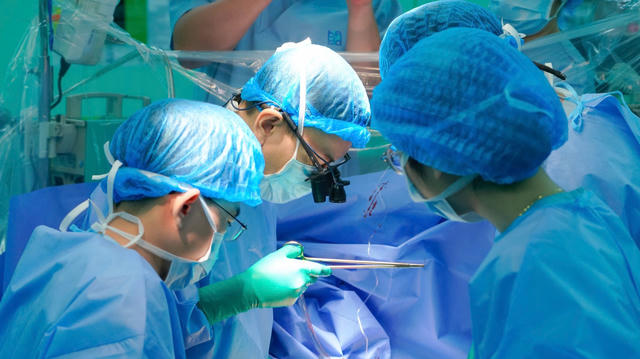 Trái tim từ Bắc vào Nam hồi sinh sự sống cho bệnh nhi ngày đầu xuân mới