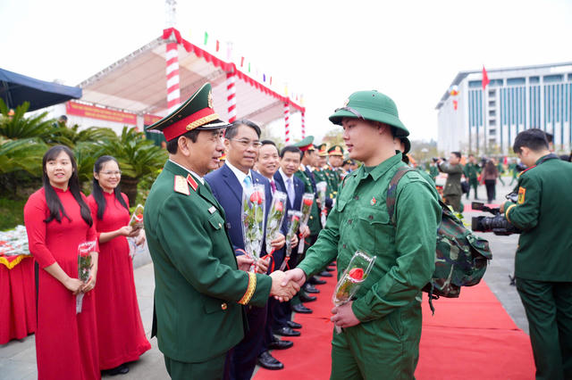 Đại tướng Phan Văn Giang dự Lễ giao, nhận quân tại Cao Bằng: Tiếp bước truyền thống quê hương cách mạng Đại tướng Phan Văn Giang dự Lễ giao, nhận quân tại Cao Bằng: Tiếp bước truyền thống quê hương cách mạng