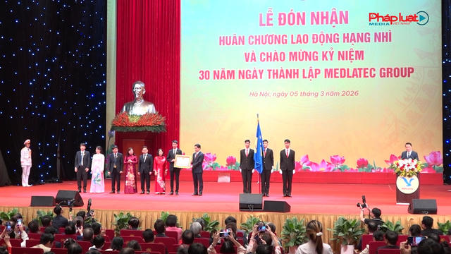 Hệ thống Y tế Medlatec đón nhận Huân chương Lao động hạng Nhì