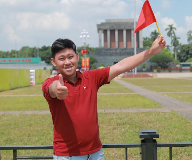 Chàng dược sĩ vô danh được 2 triệu người theo dõi sau 1 năm nhờ sự tích cực, lạc quan