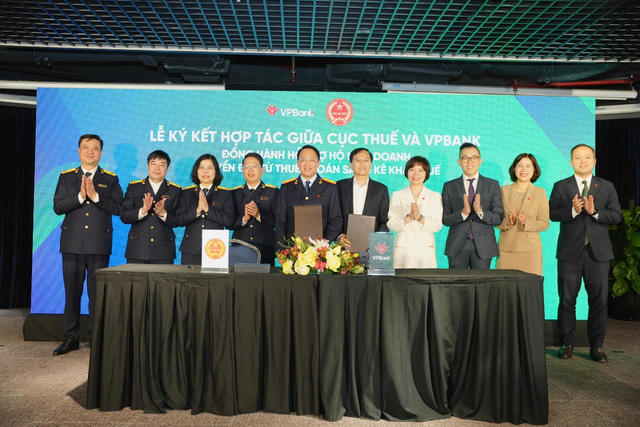 VPBank hợp tác Cục Thuế, hỗ trợ 5,4 triệu hộ kinh doanh bằng giải pháp số 'all-in-one'