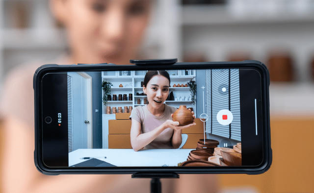 Bán hàng livestream qua KOL: Doanh nghiệp cần lưu ý gì để tránh bị ấn định, truy thu thuế?