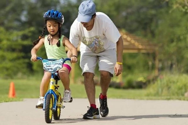 Sinh viên Trung Quốc kiếm tiền tỷ nhờ nghề dạy đi xe đạp