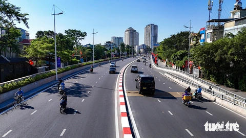 Hà Nội rào chắn đường Âu Cơ – Nghi Tàm để thi công cầu Tứ Liên