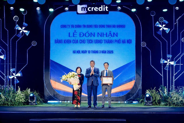 Mcredit kỷ niệm 10 năm thành lập và nhận Bằng khen của Chủ tịch UBND TP. Hà Nội