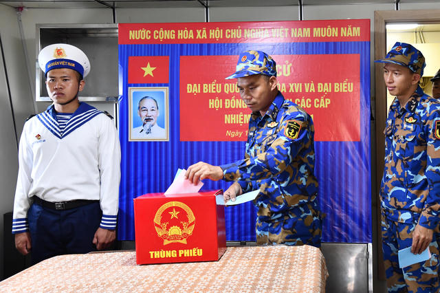 Lữ đoàn 127, Vùng 5 Hải quân tổ chức bầu cử sớm.