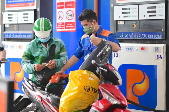 Tạo điều kiện về tín dụng, ngoại tệ cho doanh nghiệp nhập khẩu xăng dầu