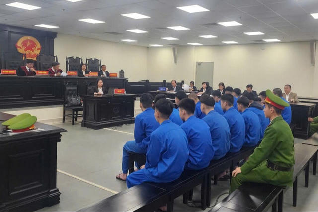 Nhóm thanh niên lãnh án vì vô cớ đuổi chém người đi đường