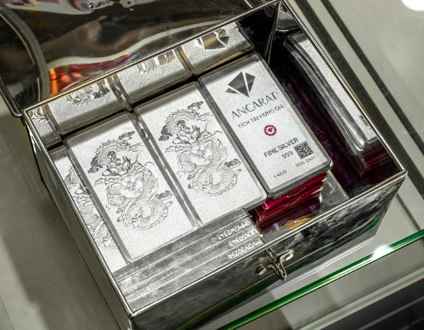 Giá bạc ngày 20/3: Bạc thế giới lao dốc, bạc trong nước mất mốc 3 triệu đồng/lượng