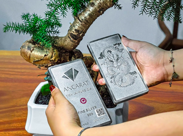 Giá bạc ngày 23/3: Bạc thế giới đi xuống, bạc trong nước giao dịch quanh ngưỡng 2,5 triệu đồng/lượng Giá bạc ngày 23/3: Bạc thế giới đi xuống, bạc trong nước giao dịch quanh ngưỡng 2,5 triệu đồng/lượng