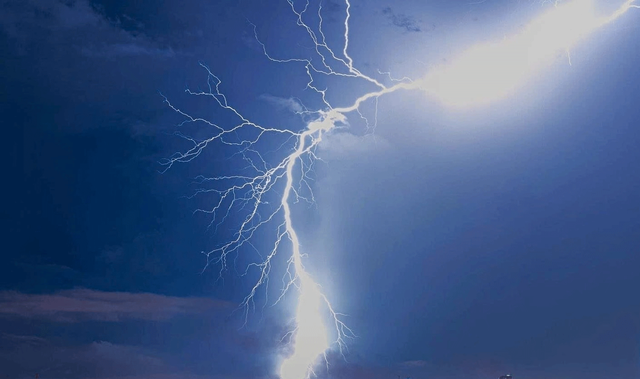 Thời tiết ngày 26/3: Đề phòng lốc, sét và gió giật mạnh ở Trung Bộ và Nam Bộ