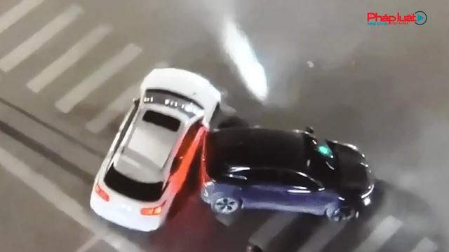 Công an Hà Nội thông tin về vụ xe Lexus gây tai nạn liên hoàn, lật ngửa tại Trung Kính 