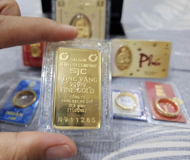Giá vàng ngày 27/3: Vàng thế giới giảm khi đồng USD mạnh lên, vàng miếng SJC và nhẫn cùng đi xuống 