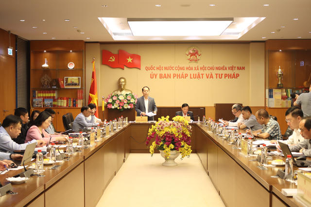 Tổng rà soát hệ thống văn bản quy phạm pháp luật, khơi thông mọi nguồn lực cho phát triển Tổng rà soát hệ thống văn bản quy phạm pháp luật, khơi thông mọi nguồn lực cho phát triển