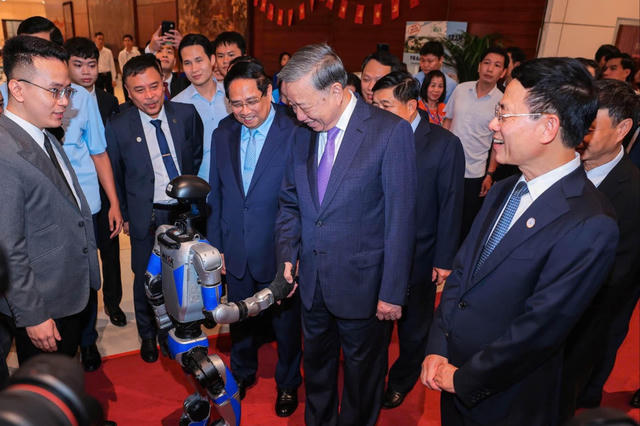 Tuổi trẻ kiến tạo Việt Nam hùng cường trong kỷ nguyên mới Tuổi trẻ kiến tạo Việt Nam hùng cường trong kỷ nguyên mới