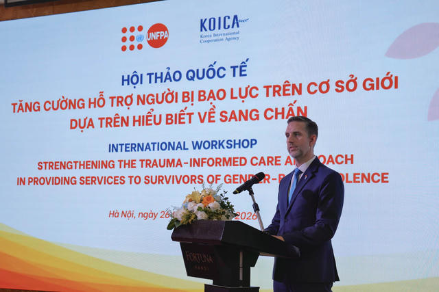 Hỗ trợ người bị bạo lực trên cơ sở giới: Cần thể chế hóa cách tiếp cận, chăm sóc trong khuôn khổ pháp lý Hỗ trợ người bị bạo lực trên cơ sở giới: Cần thể chế hóa cách tiếp cận, chăm sóc trong khuôn khổ pháp lý