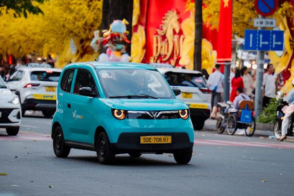 Lên 4 bánh vẫn nhẹ gánh, tài xế mạnh dạn xuống tiền với Minio Green