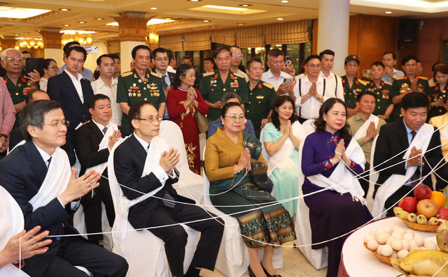 Lãnh đạo Đảng, Nhà nước dự Tết cổ truyền Bun Pi-may Lào