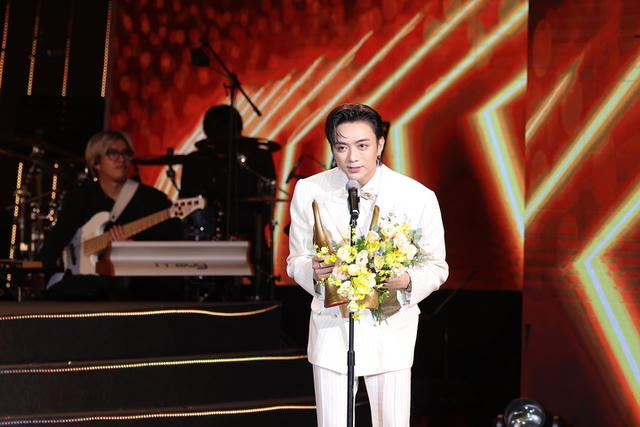 Điểm tin showbiz 16/04: Soobin thắng lớn, Hòa Minzy được vinh danh tại giải thưởng Cống hiến 2026
