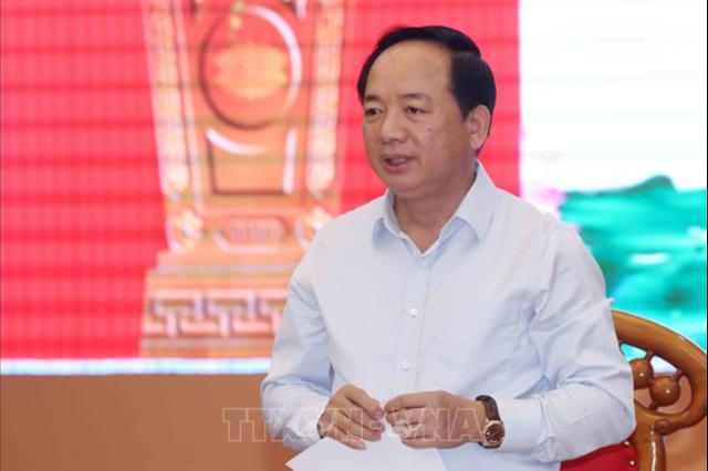 Định hướng dư luận bằng thông tin tích cực và không né tránh vấn đề