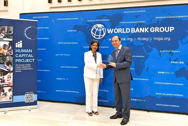 Việt Nam được vinh danh xuất sắc nhất về phát triển vốn con người
