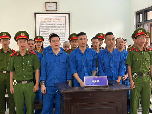 Rủ nhau buôn ma túy liên tỉnh, 8 đối tượng lĩnh án
