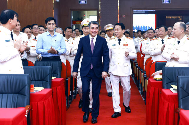 Thủ tướng Lê Minh Hưng dự Lễ kỷ niệm 80 năm Ngày truyền thống lực lượng Cảnh sát hình sự