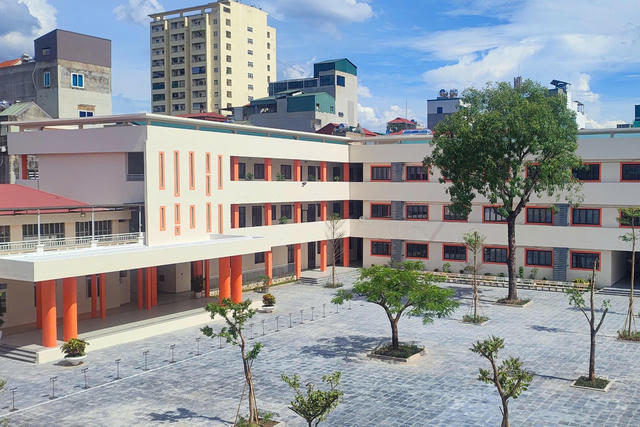 Học sinh Hà Nội thiếu nơi học, nhiều dự án trường vẫn là “đất trống”