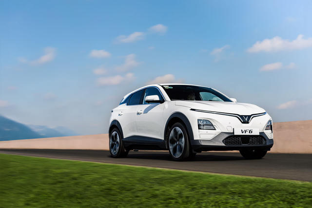 Khách hàng sở hữu VinFast VF 6: 'Quyết định chuyển sang xe điện là bước đi sáng suốt'