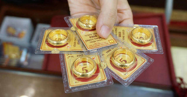 Giá vàng ngày 23/4: Vàng thế giới tăng nhẹ, vàng miếng SJC và vàng nhẫn giảm 800.000 đồng/lượng 