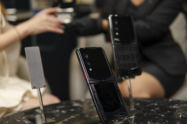 Cuộc đua thị phần smartphone tại Việt Nam: Apple gia tăng sức ép lên Samsung trước thềm chuyển giao 'ghế nóng'